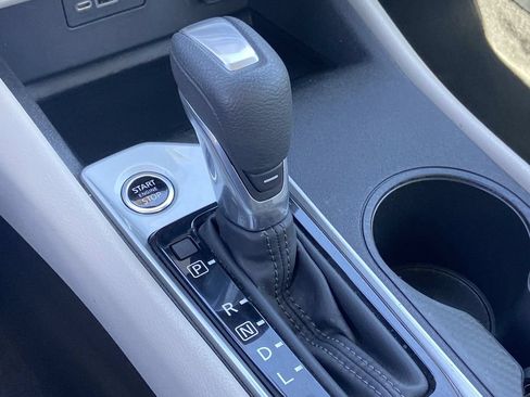 Used 2025 Nissan Altima 2.5 SV FWD image 11