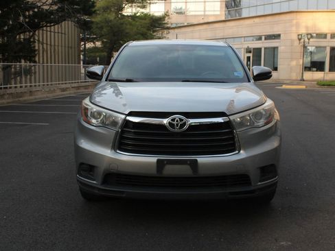 Used 2016 Toyota Highlander LE image 3