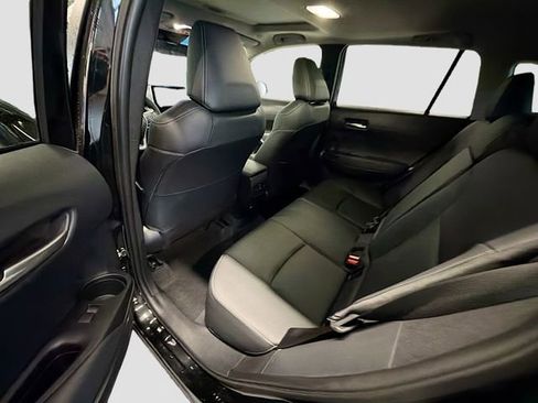 Used 2025 Toyota Corolla Cross XLE image 24