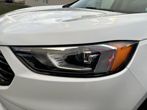 Used 2022 Ford Edge SE w/ Black Appearance Package image 10