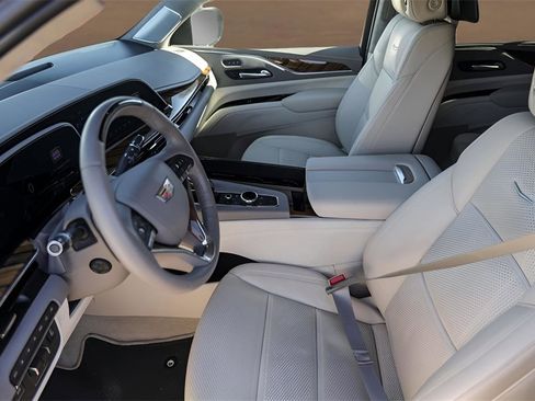 Used 2024 Cadillac Escalade Premium Luxury Platinum w/ Heavy-Duty Trailer Package image 10