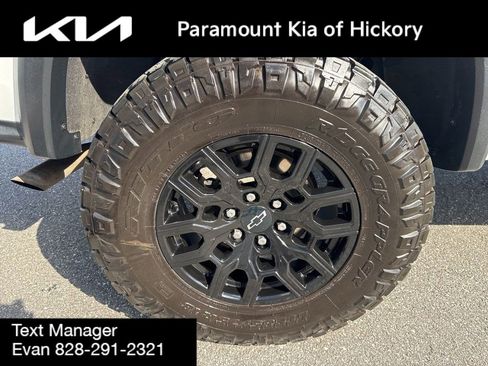 Used 2023 Chevrolet Colorado Trail Boss image 9