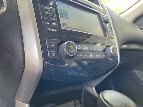Used 2015 Nissan Altima 2.5 SL w/ Technology Package FWD image 29