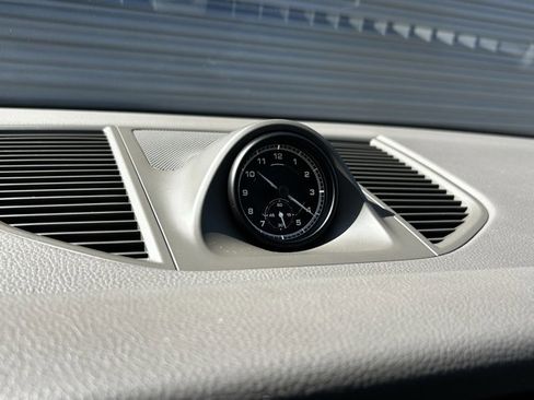 Certified 2025 Porsche Macan image 32