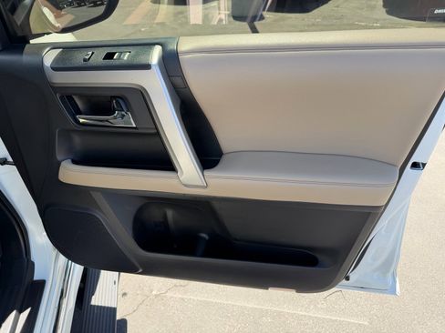 Used 2015 Toyota 4Runner Limited AWD/4WD image 20