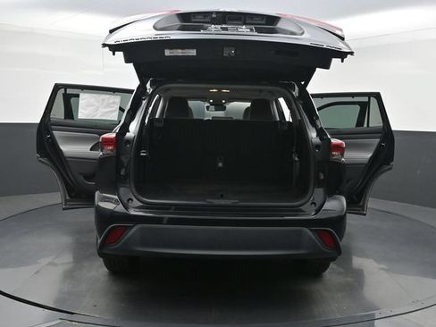 Used 2022 Toyota Highlander XLE AWD/4WD image 44
