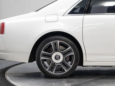 Used 2016 Rolls-Royce Ghost image 22