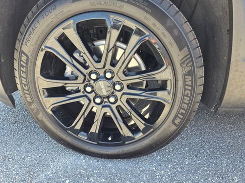 Used 2022 GMC Acadia SLT w/ Elevation Edition FWD image 10