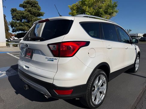 Used 2019 Ford Escape Titanium AWD/4WD image 3
