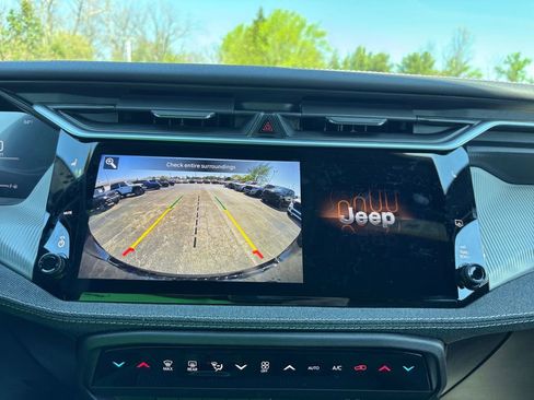 New 2026 Jeep Cherokee Laredo AWD/4WD image 18