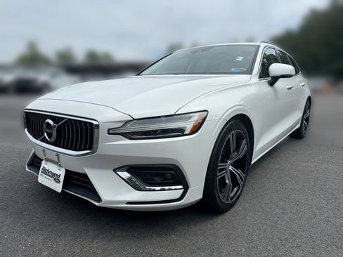Used 2020 Volvo V60 T5 Inscription FWD image 1