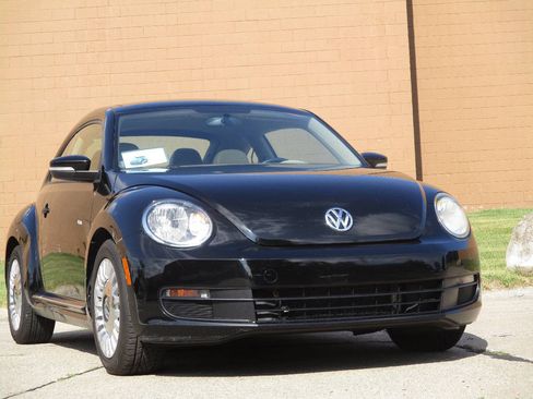 Used 2015 Volkswagen Beetle 1.8T FWD image 98