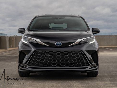 Used 2023 Toyota Sienna XSE image 8
