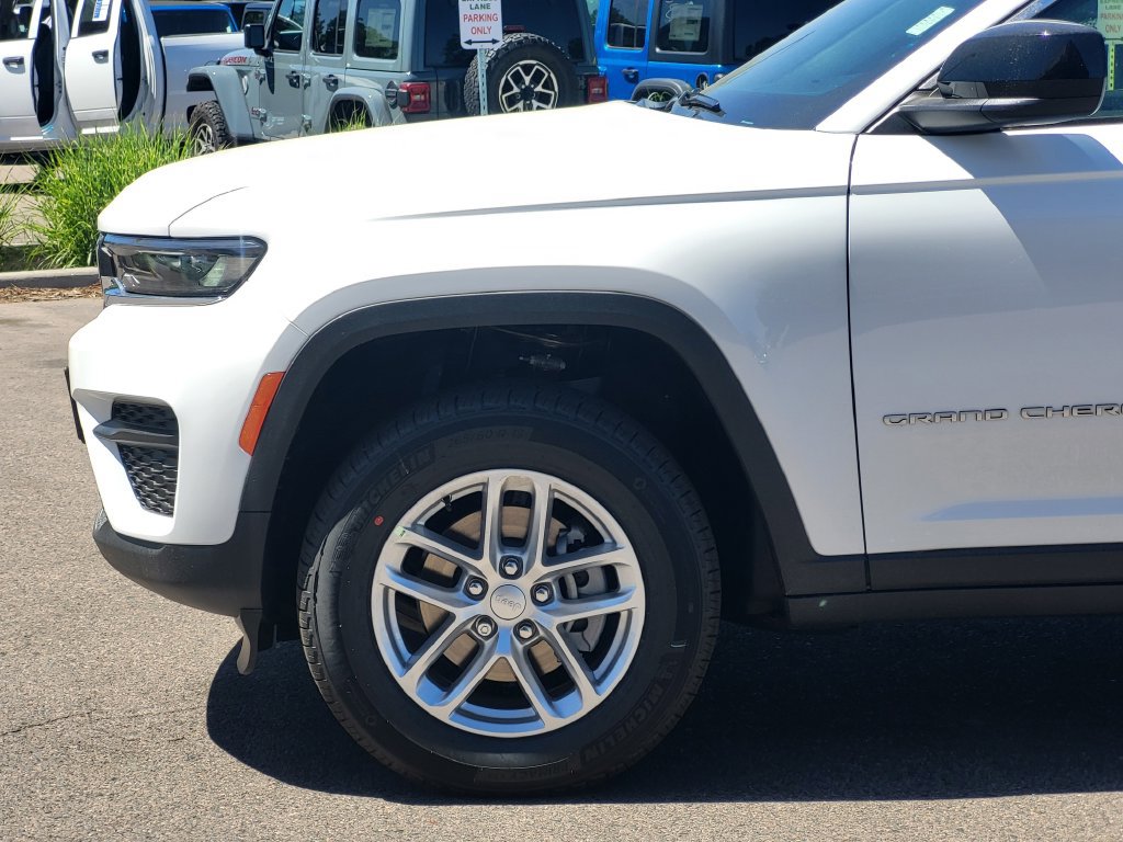 New 2026 Jeep Grand Cherokee Laredo AWD/4WD image 9