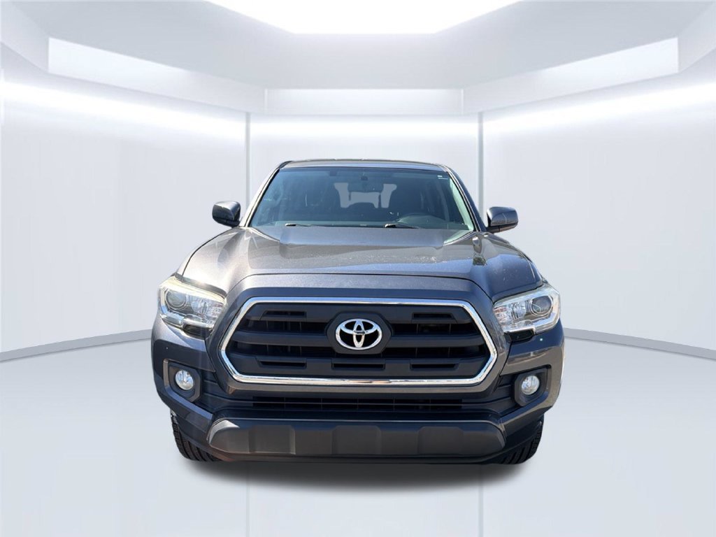 Used 2017 Toyota Tacoma SR5 w/ Tow Package RWD image 2