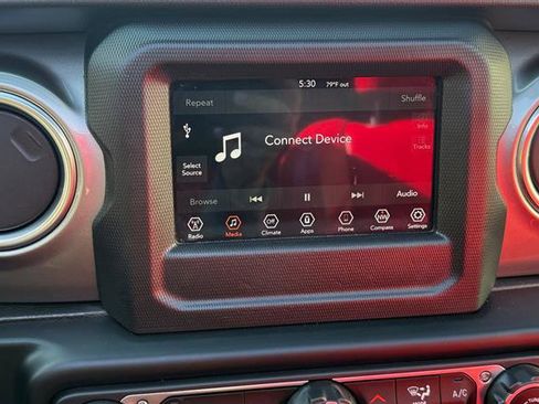 Used 2020 Jeep Wrangler Unlimited Sahara AWD/4WD image 21