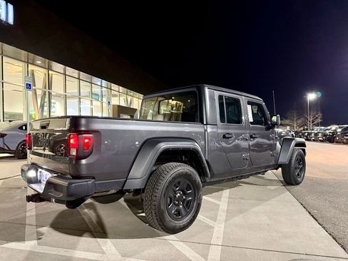 Used 2021 Jeep Gladiator Sport image 6