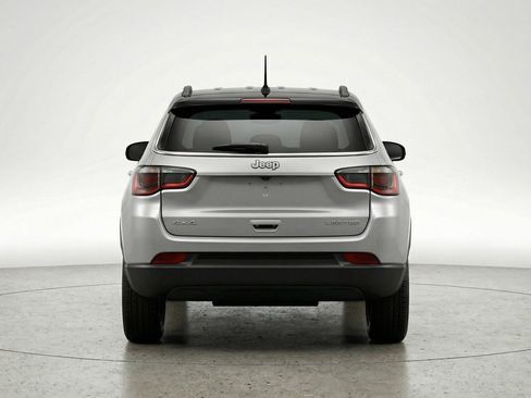 Used 2025 Jeep Compass Limited image 7