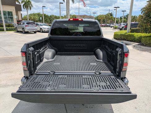 Used 2024 Nissan Frontier SV w/ Graphics Package AWD/4WD image 11