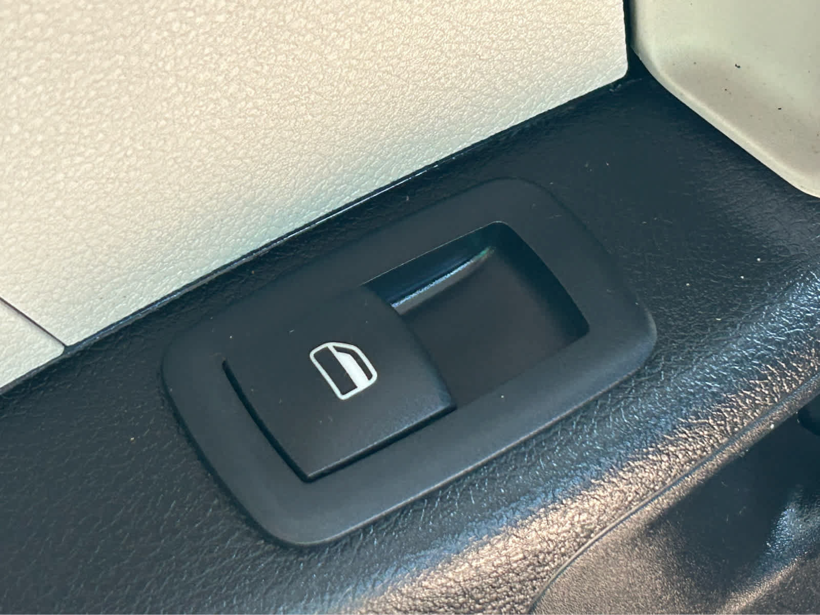 Used 2018 Chrysler Pacifica Touring Plus FWD image 28