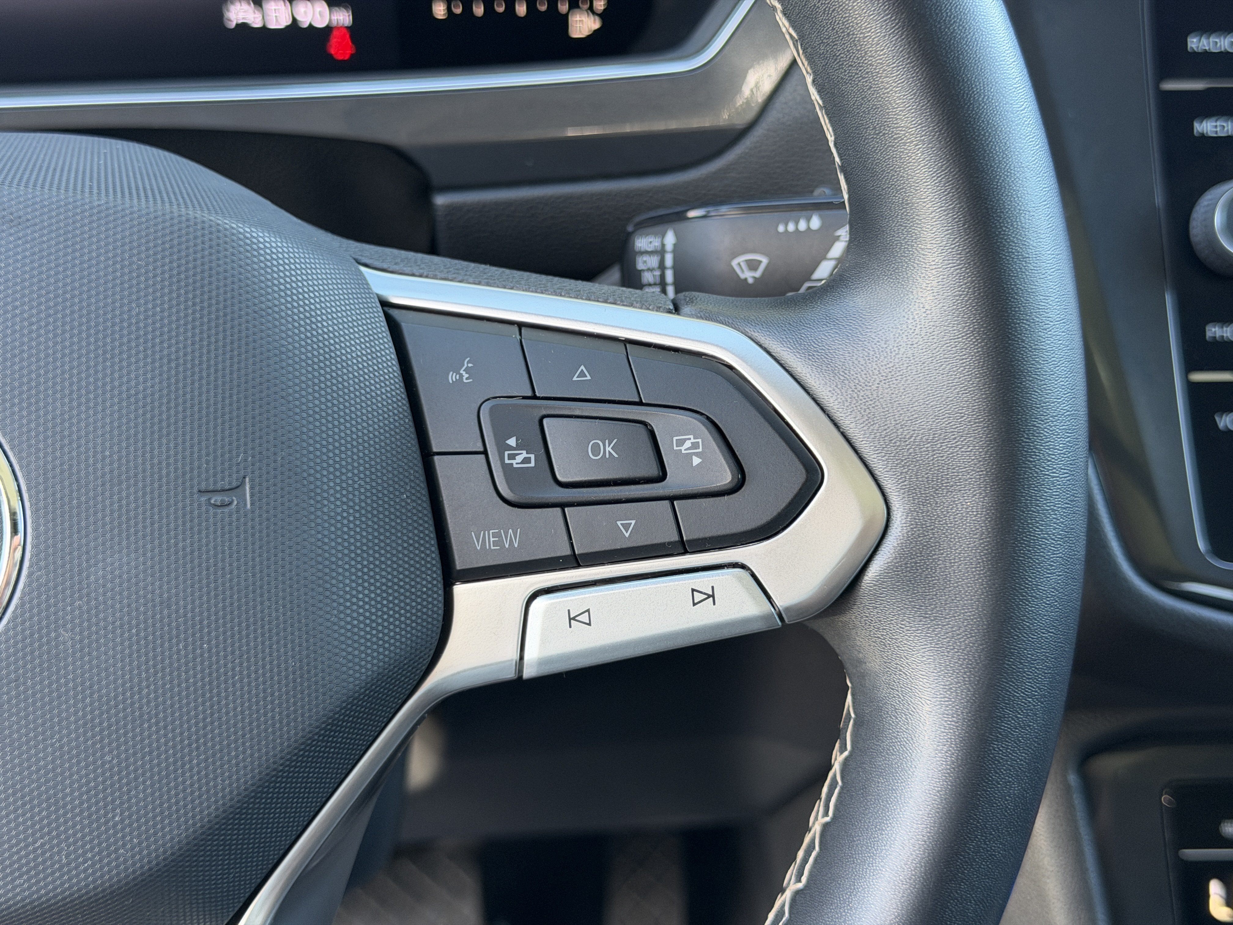 Certified 2022 Volkswagen Tiguan SE FWD image 31