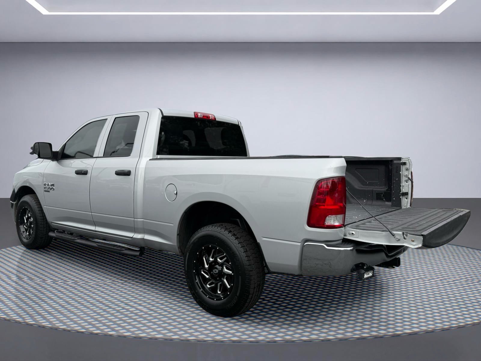 Used 2019 RAM 1500 Express AWD/4WD image 8