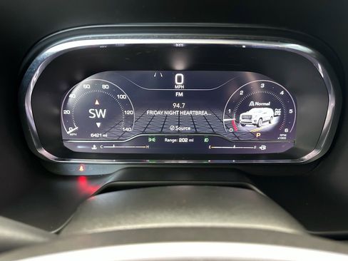 Used 2024 GMC Yukon XL SLT w/ SLT Luxury Package image 32