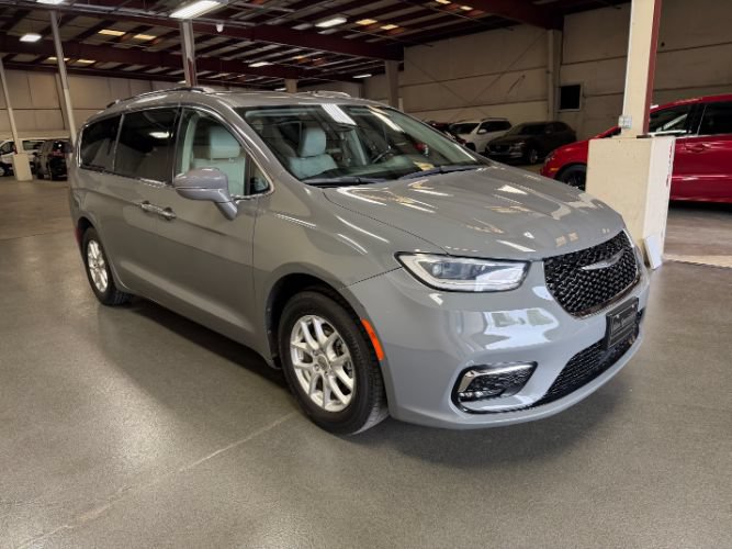 Used 2021 Chrysler Pacifica Touring-L FWD image 5