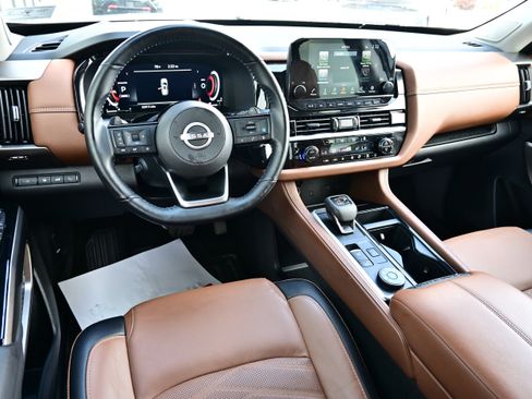 Certified 2025 Nissan Pathfinder Platinum w/ Black Appearance Package AWD/4WD image 25