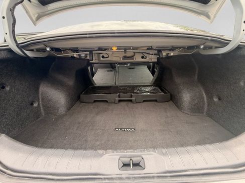 Used 2024 Nissan Altima 2.5 SR w/ SR Premium Package FWD image 31