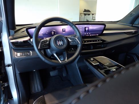 Used 2025 Buick Enclave Preferred image 17