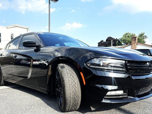Used 2015 Dodge Charger SXT RWD image 3
