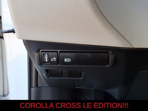 Used 2023 Toyota Corolla Cross LE w/ Moonroof Package AWD/4WD image 18
