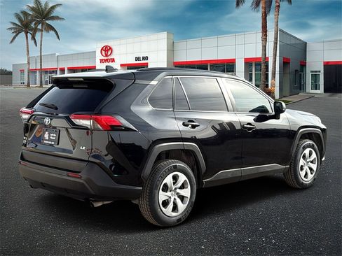 Used 2021 Toyota RAV4 LE image 3
