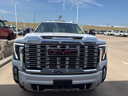 Used 2025 GMC Sierra 2500 Denali w/ Denali Reserve Package AWD/4WD image 2