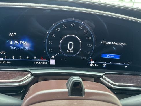 Used 2022 Cadillac Escalade ESV Premium Luxury Platinum image 34