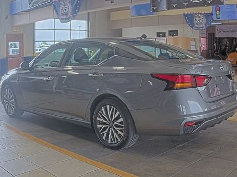 Used 2025 Nissan Altima 2.5 SV FWD image 4