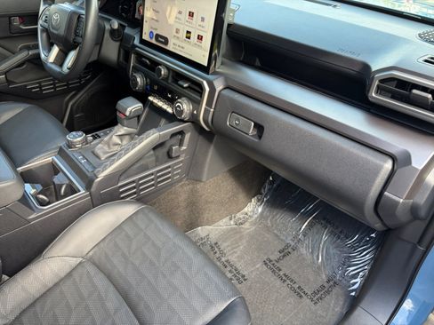 Used 2025 Toyota 4Runner TRD Off-Road Premium AWD/4WD image 28