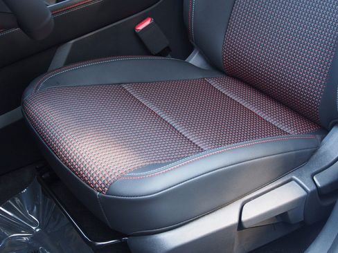 New 2025 Nissan Kicks SR image 16