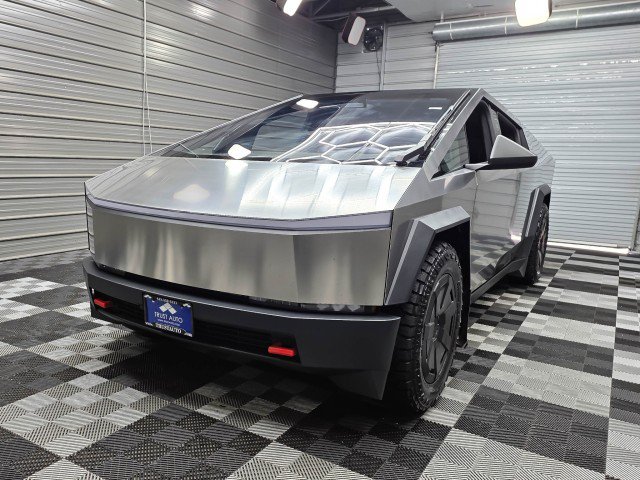Used 2025 Tesla Cybertruck AWD Crew Cab image 1