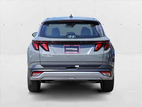 New 2025 Hyundai Tucson SE image 6
