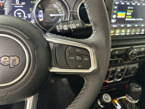 Used 2023 Jeep Wrangler Unlimited Sahara image 15