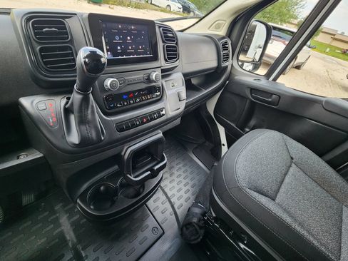 Used 2025 RAM ProMaster 2500 w/ U-Haul Equipment Group FWD image 25