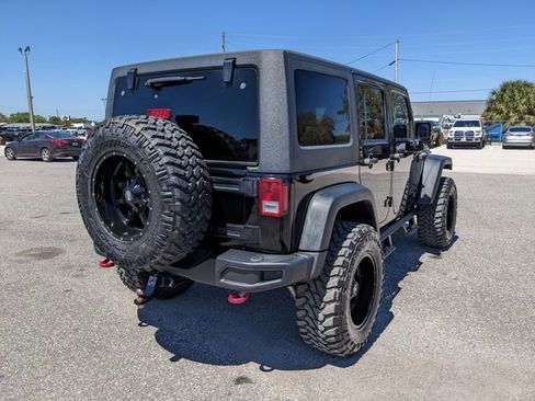 Used 2015 Jeep Wrangler Unlimited Rubicon image 3