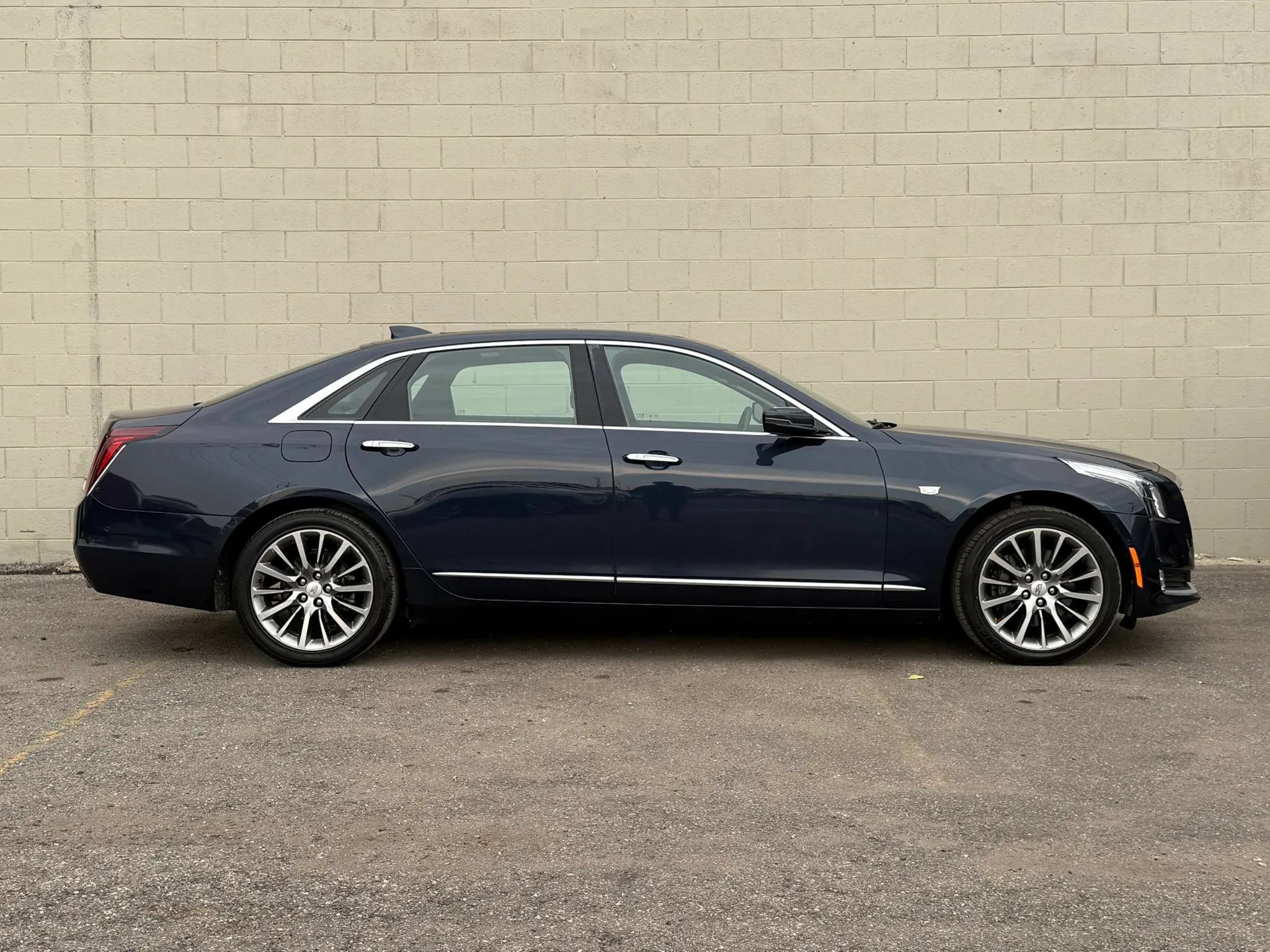 Used 2018 Cadillac CT6 Luxury AWD/4WD image 11