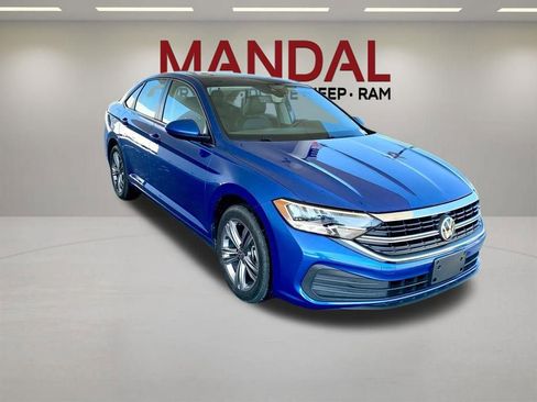Used 2024 Volkswagen Jetta SE FWD image 3