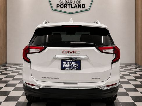 Used 2022 GMC Terrain SLT w/ Infotainment Package II AWD/4WD image 3