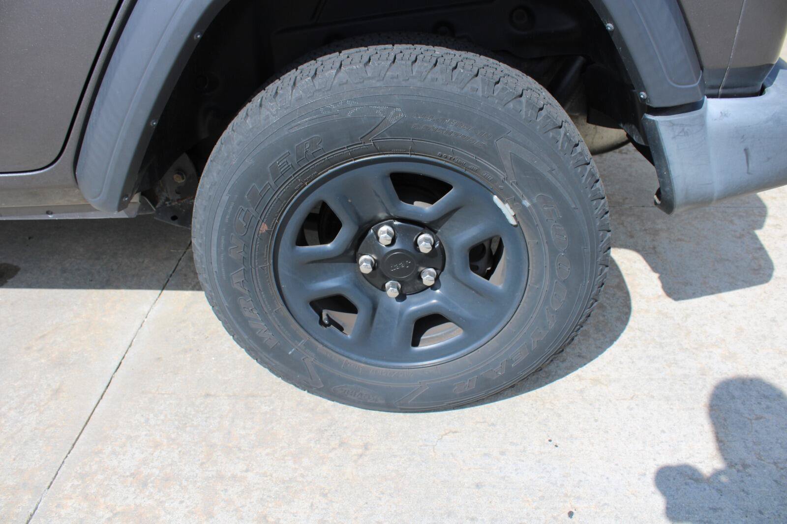 Used 2018 Jeep Wrangler Unlimited Sport AWD/4WD image 10