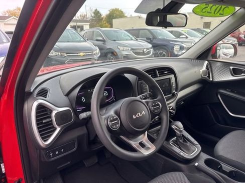Used 2025 Kia Soul LX w/ LX Technology Package image 9