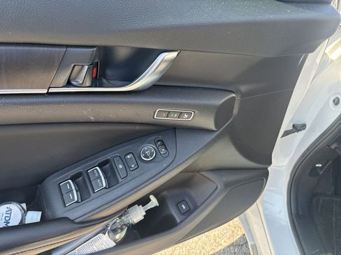 Used 2018 Honda Accord Touring image 16